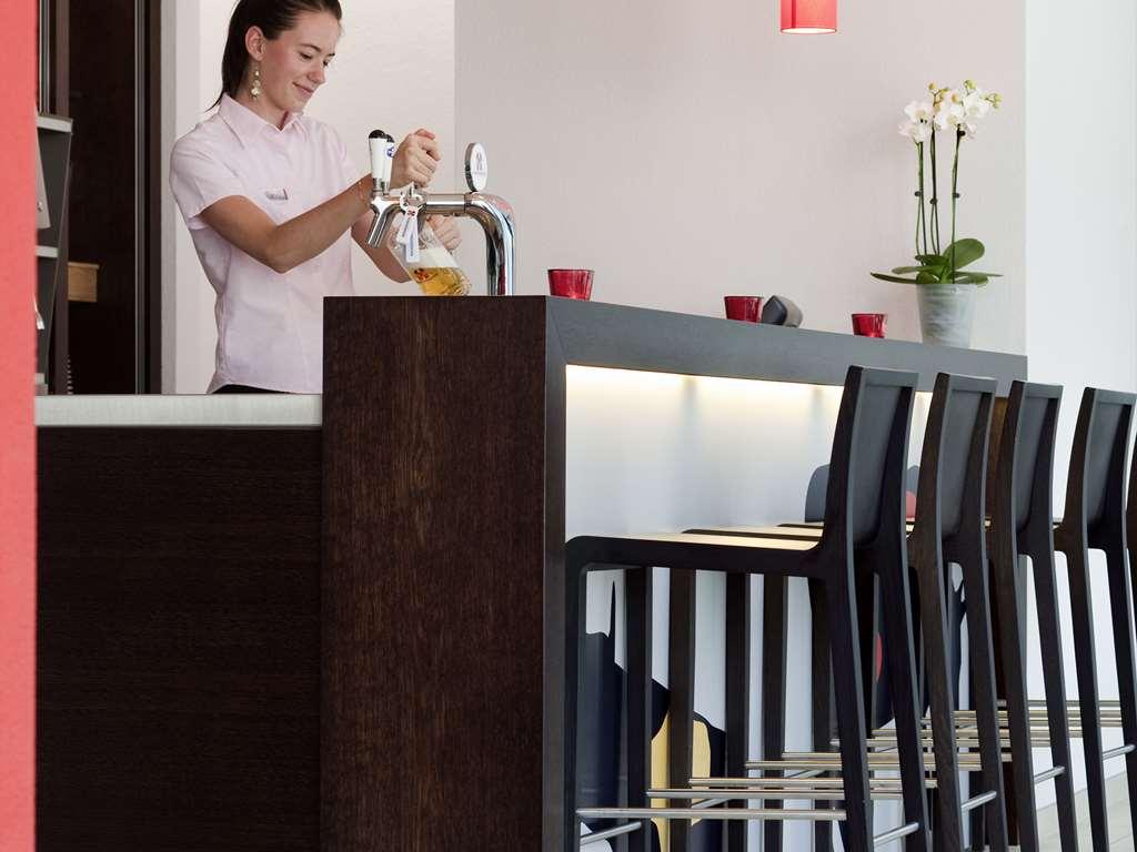 Hotel Ibis Basel Bahnhof Restaurant photo